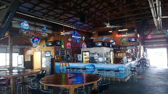 Papa's on the Lake bar