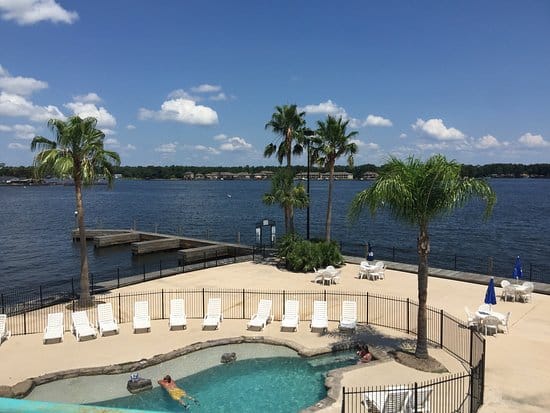Papa's on the Lake swimming pool