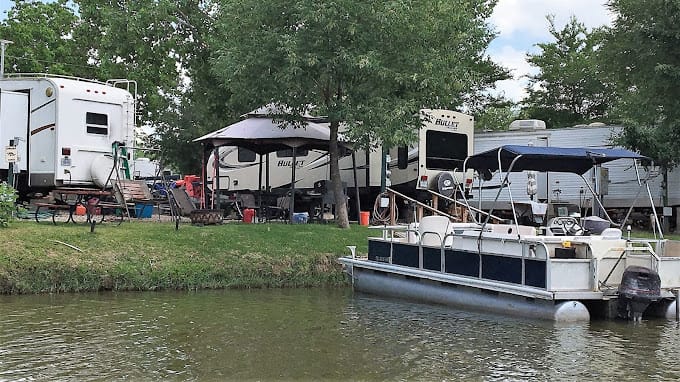 Lake Conroe RV Campground shoreline