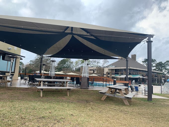 Breakwater Grille patio