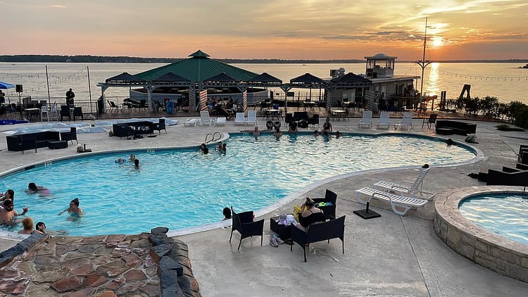 Wave on Lake Conroe pool