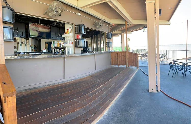 Wave on Lake Conroe outdoor bar