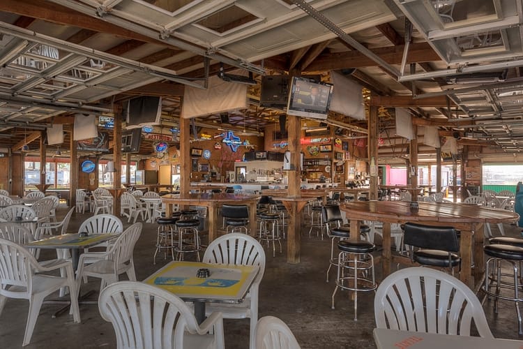 Papa's on the Lake sports bar