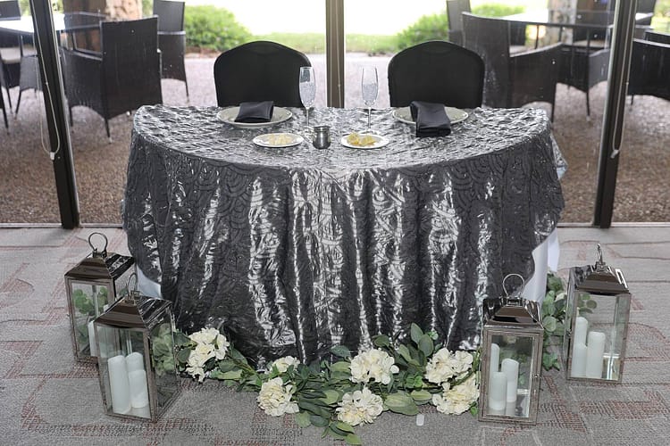 Walden's Lakeview Dining wedding table