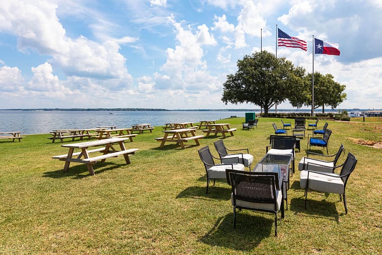 Breakwater Grille lakeside