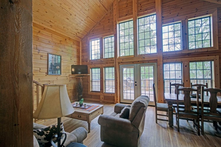 Water’s Edge Resort cabin
