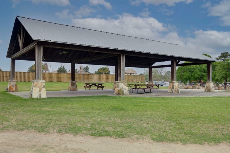 Water’s Edge on Lake Conroe RV Resort pavilion