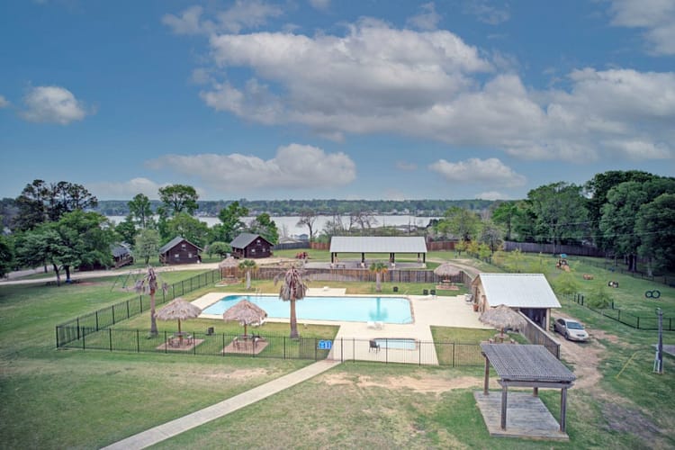 Water’s Edge on Lake Conroe RV Resort recreation area