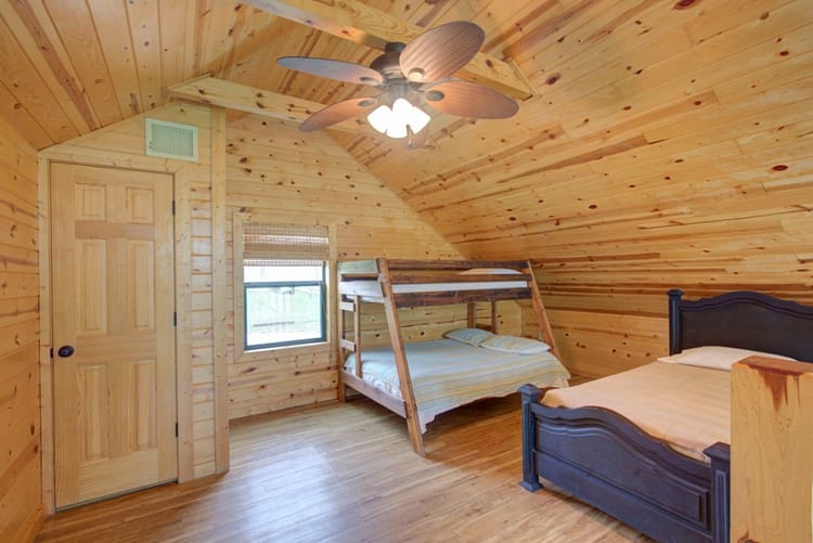 Water’s Edge Resort cabin