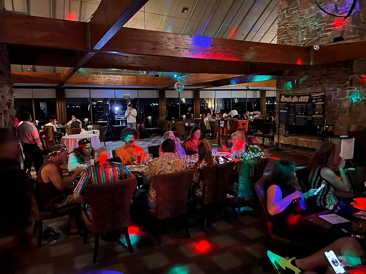 Walden's Lakeview Dining live entertainment