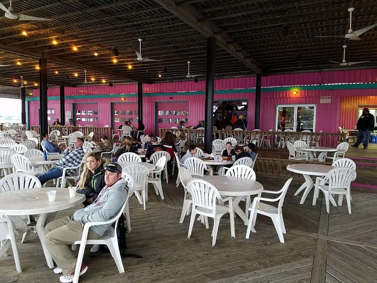 Papa's on the Lake tables