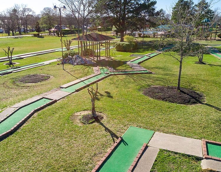 Lake Conroe RV & Camping Resort miniature golf