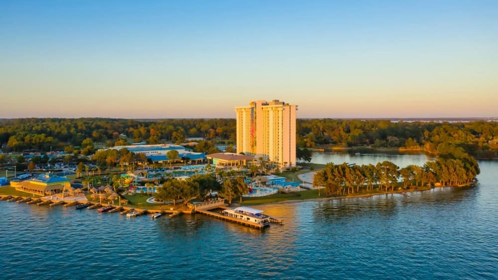 Margaritaville Lake Resort Lake Conroe | Houston Unveils Ultimate Summer Lineup Featuring Magic, Comedy, Wellness, and Lakeside Fun