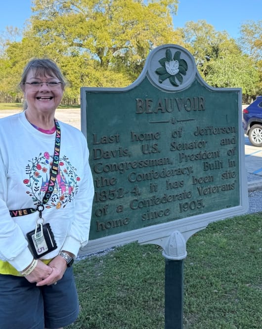 Stubbs Chapter Member Visits Beauvoir in Mississippi