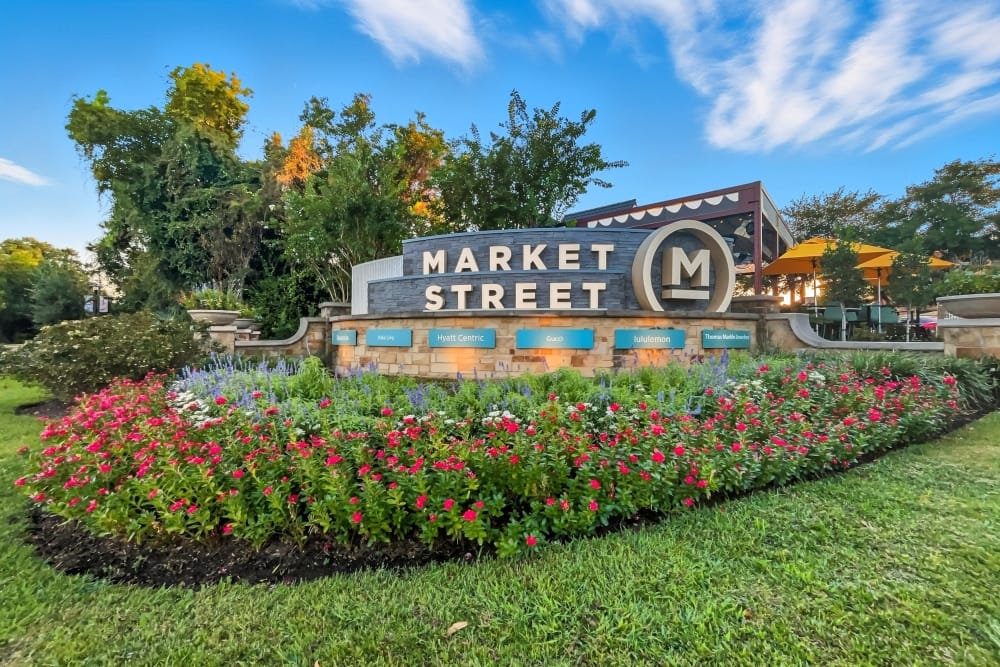 The Woodlands market street sign