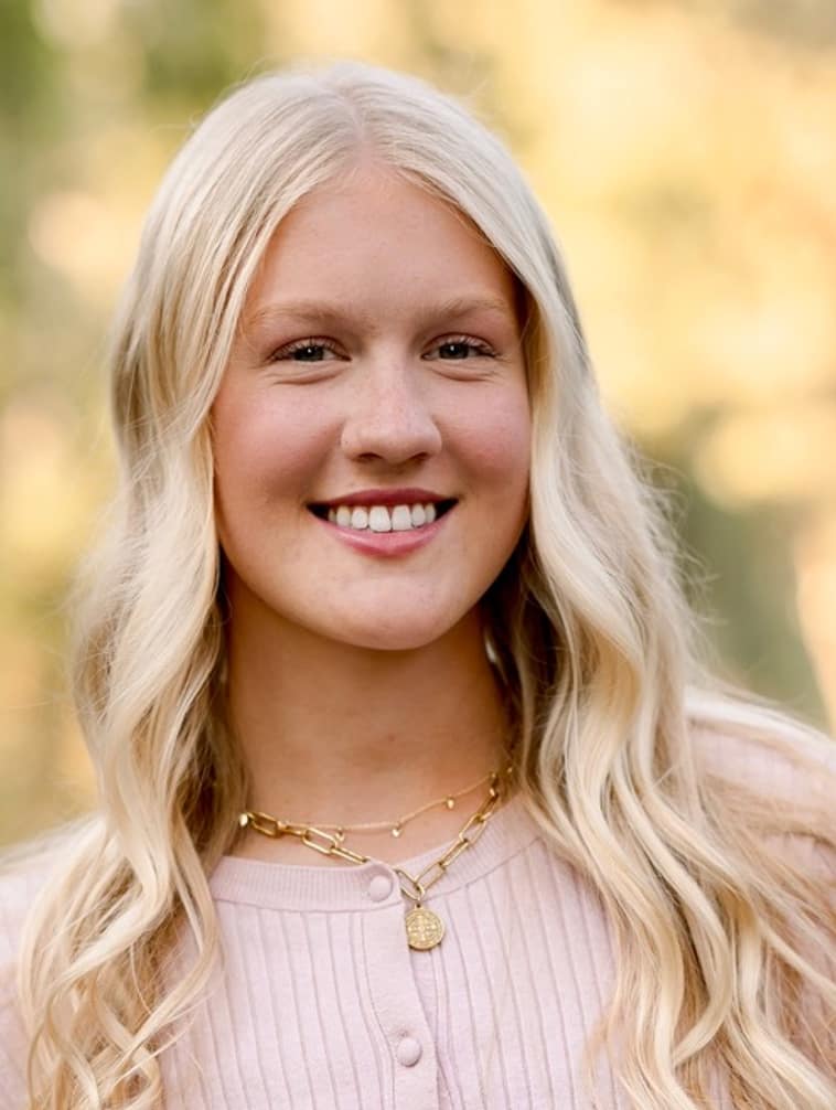 Coushatti Trace Chapter Awards DAR Good Citizen Scholarships